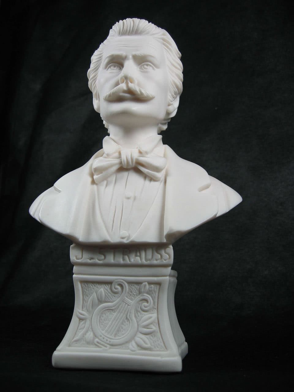Marmorbüste J. Strauß
